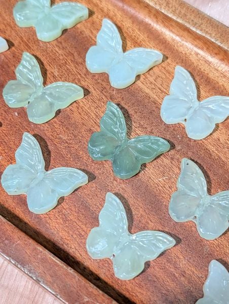  Bướm Ngọc Tụ Nham 