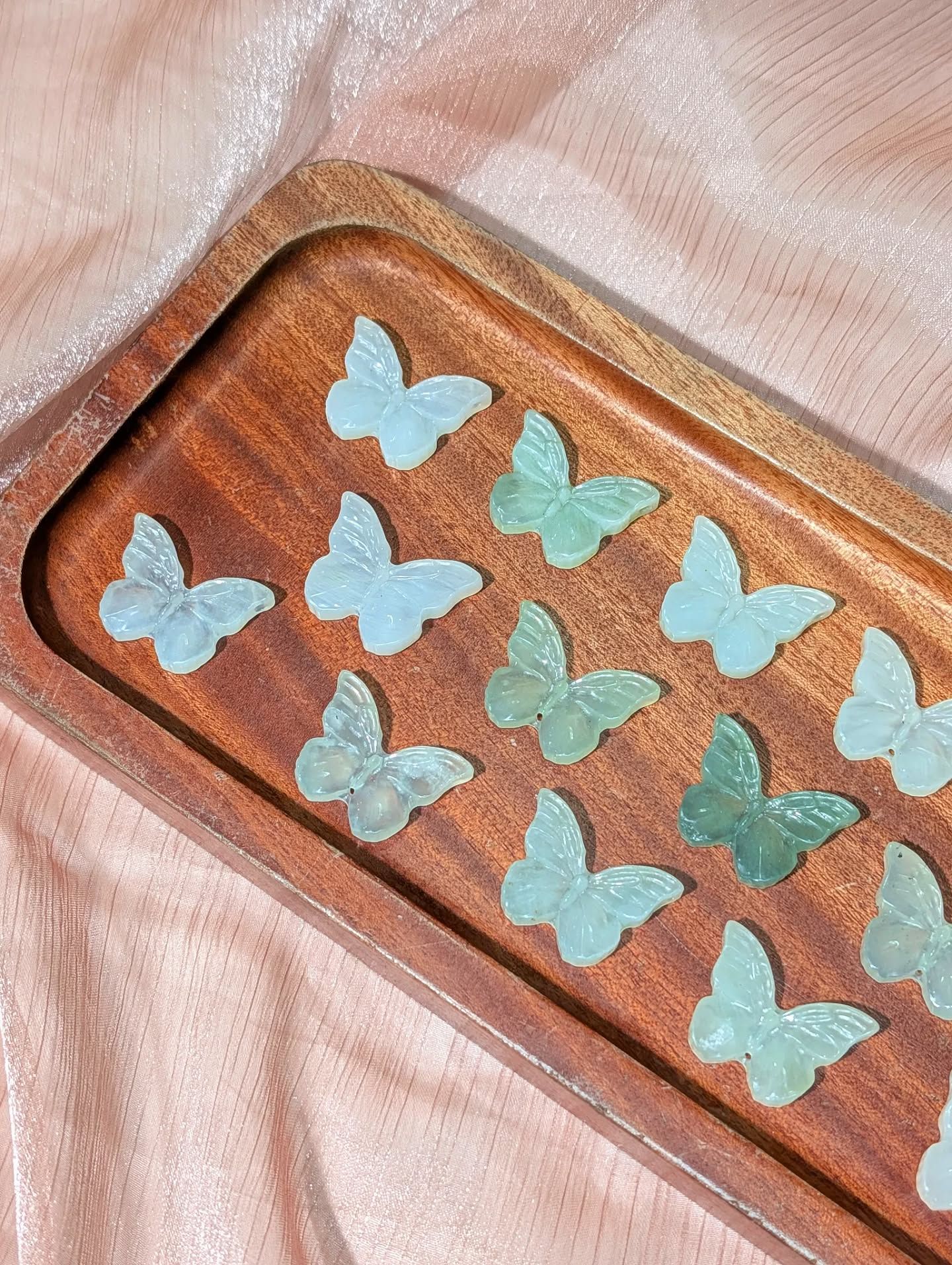  Bướm Ngọc Tụ Nham 