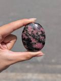  Viên Palm Đá Tường Vi Rhodonite Chữa Lành Cảm Xúc Cộng Sinh Black Tourmaline| Thanh Tẩy Tarot, Reiki 