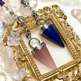  Con lắc cảm xạ đá thạch anh hồng Rose Quartz dây 7 luân xa charm Buddha, Om 