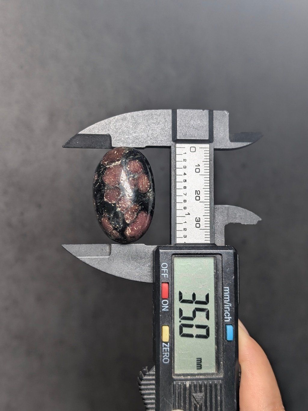  Tumbled Garnet Amphibolite đá thanh tẩy, đá năng lượng, đá phong thuỷ | Mystic Corner 