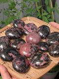  Viên Palm Đá Tường Vi Rhodonite Chữa Lành Cảm Xúc Cộng Sinh Black Tourmaline| Thanh Tẩy Tarot, Reiki 