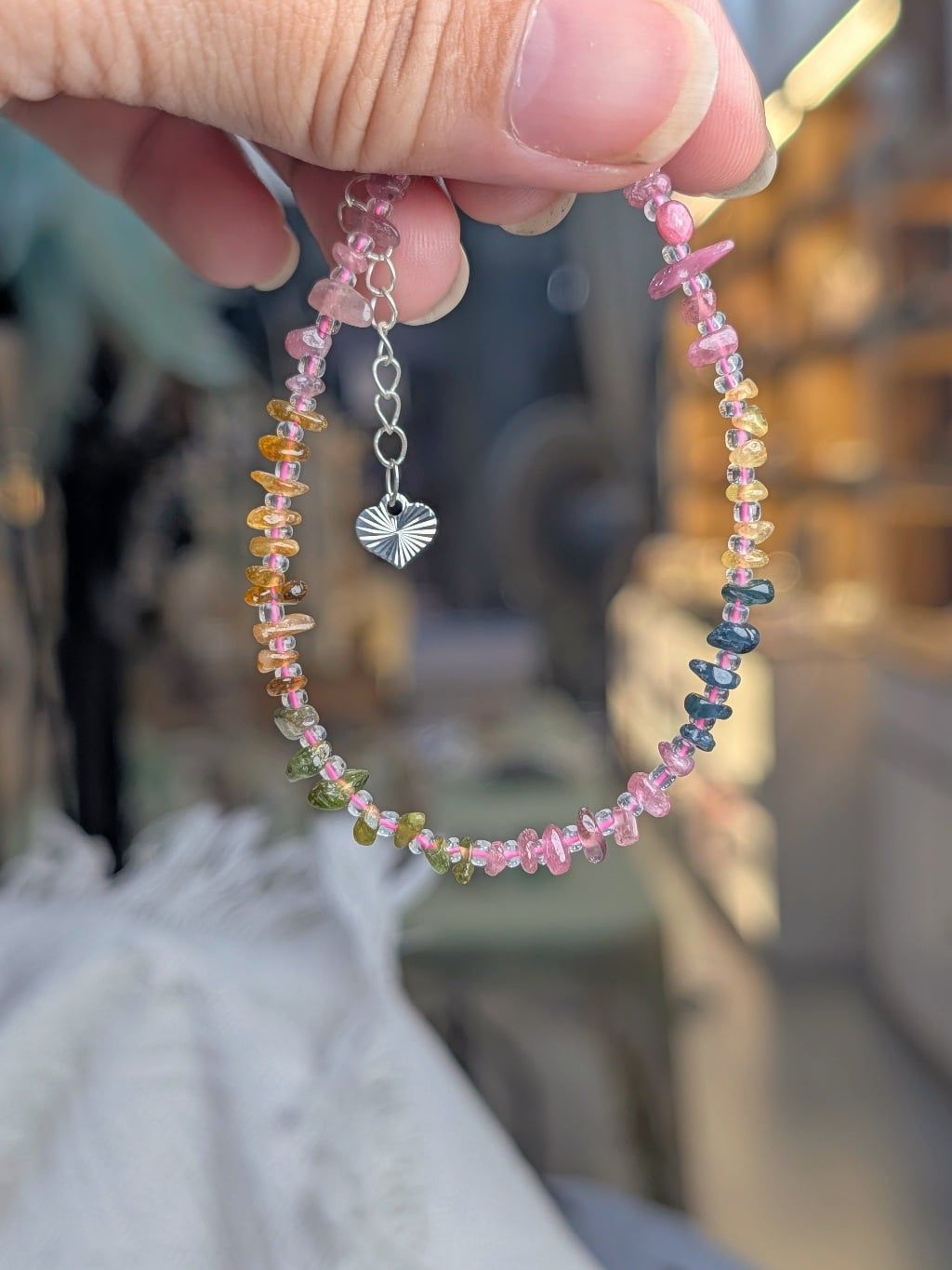  Vòng/ Lắc tay Tourmaline đa sắc dáng freeform tự nhiên khóa kim loại 