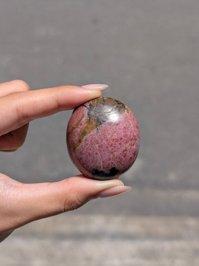  Viên Palm Đá Tường Vi Rhodonite Chữa Lành Cảm Xúc Cộng Sinh Black Tourmaline| Thanh Tẩy Tarot, Reiki 