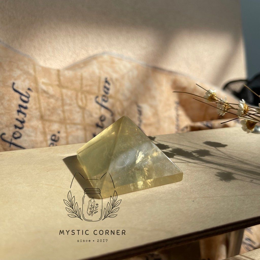  Kim tự tháp đá thạch anh Vàng (Citrine) may mắn dùng trong Tarot, Reiki, thiền định, phong thủy 