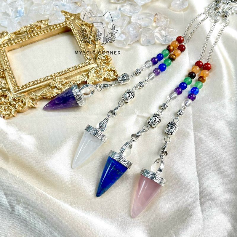  Con lắc cảm xạ đá thạch anh trắng Clear Quartz dây 7 luân xa charm Buddha, Om 