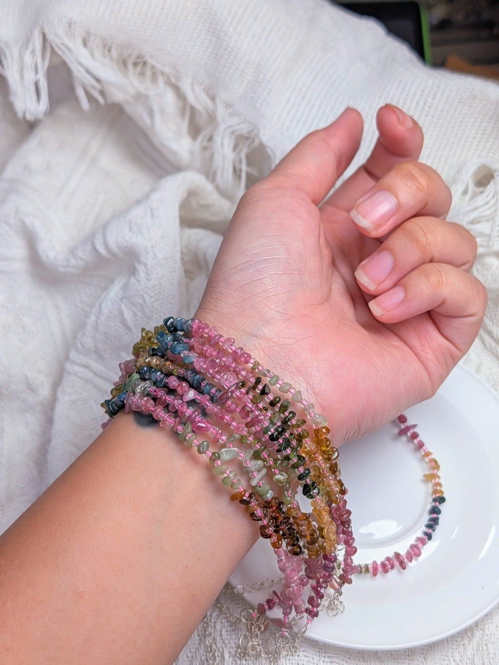  Vòng/ Lắc tay Tourmaline đa sắc dáng freeform tự nhiên khóa kim loại 