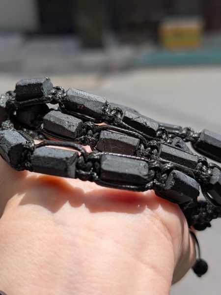  Vòng Tay Black Tourmaline Macrame 