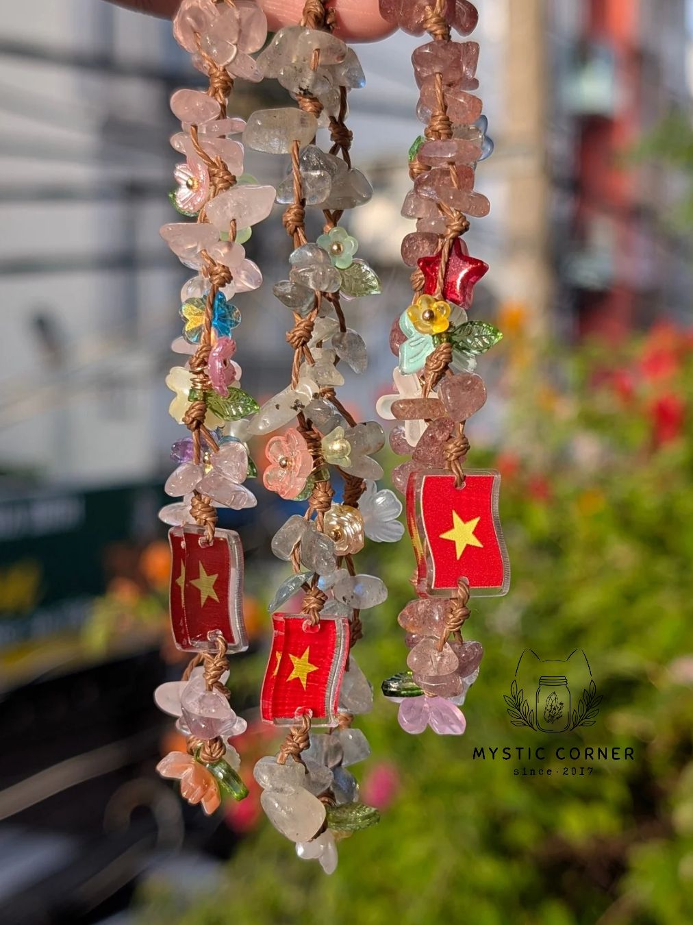  Dây treo điện thoại charm cờ Việt Nam handmade mix đá năng lượng xinh xắn, dễ thương | Mystic Corner 