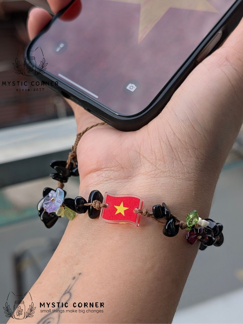  Dây treo điện thoại charm cờ Việt Nam handmade mix đá năng lượng xinh xắn, dễ thương | Mystic Corner 