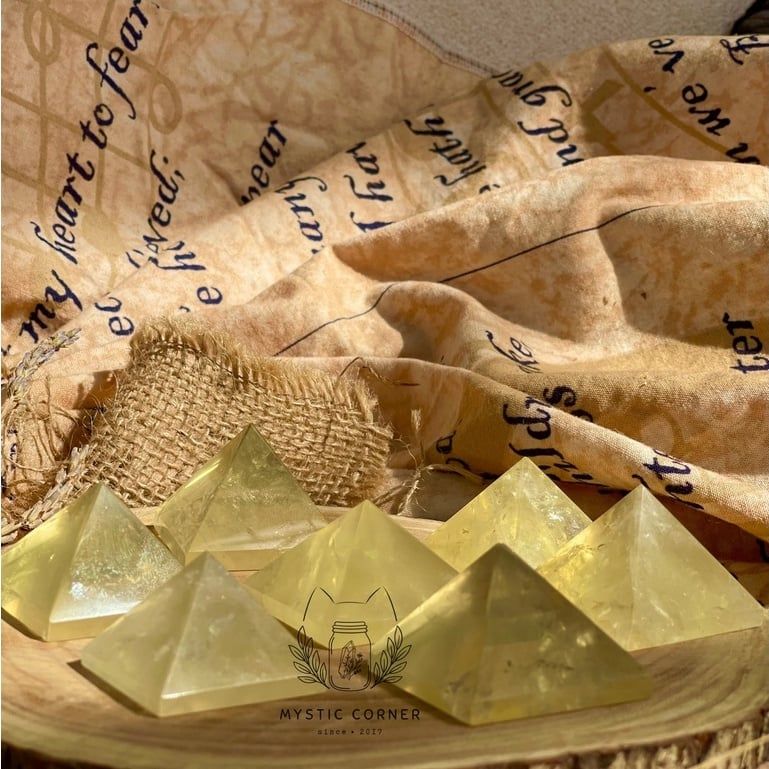  Kim tự tháp đá thạch anh Vàng (Citrine) may mắn dùng trong Tarot, Reiki, thiền định, phong thủy 