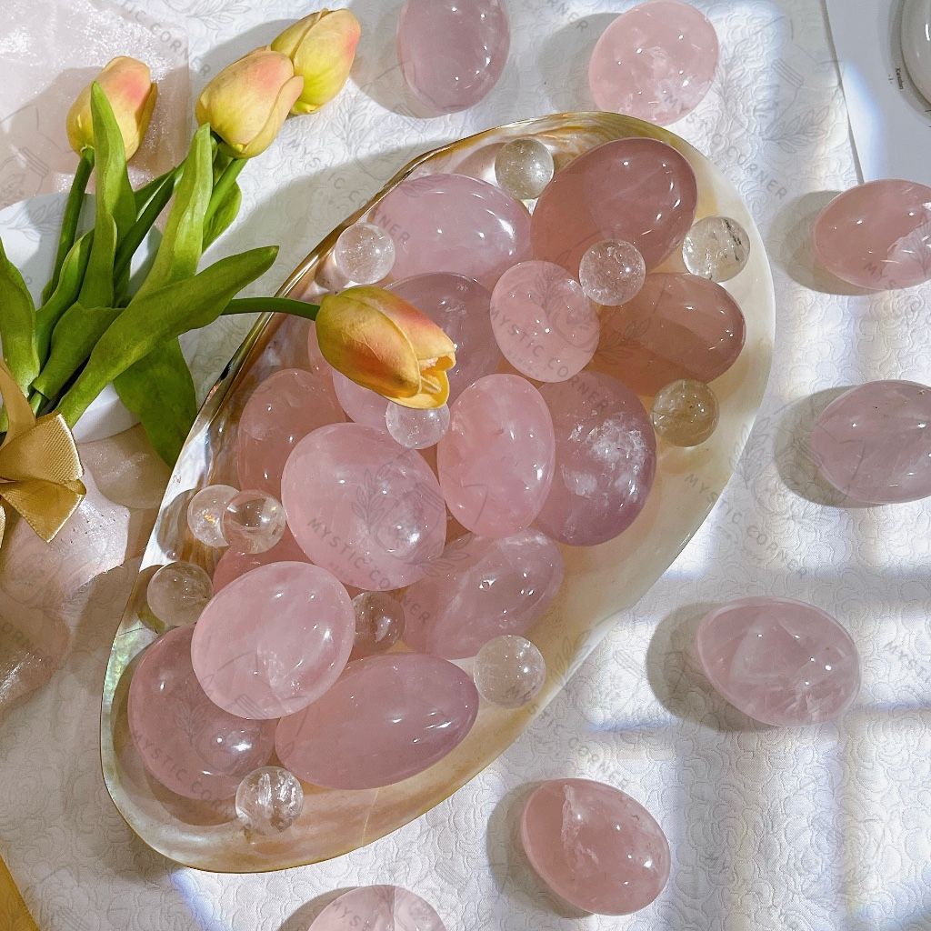  (HIGH QUALITY) Đá thạch anh Hồng (Palm Rose Quartz), hỗ trợ luân xa 4, tình yêu thương, đá phong thuỷ, Tarot, thiền định 