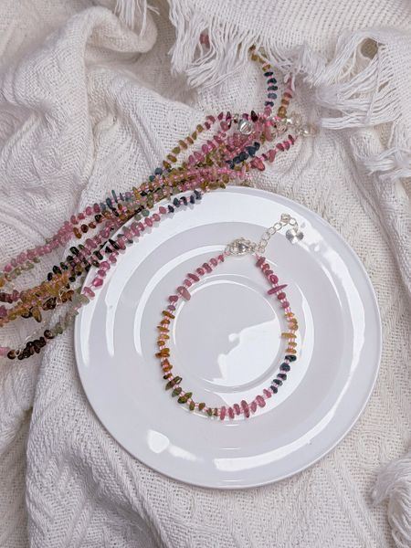  Vòng/ Lắc tay Tourmaline đa sắc dáng freeform tự nhiên khóa kim loại 