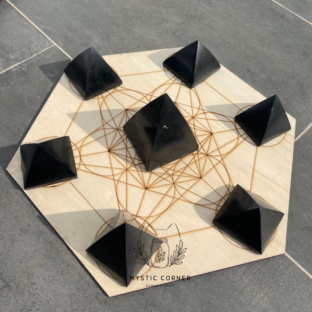  Kim tự tháp đá Black Tourmaline, 