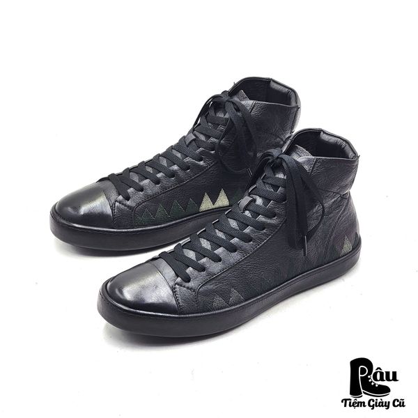  |SIZE 42| CROQUIS BY JNBY EMBROIDERED PATTERN BLACK LEATHER HI-TOP SNEAKER Z42-7357 