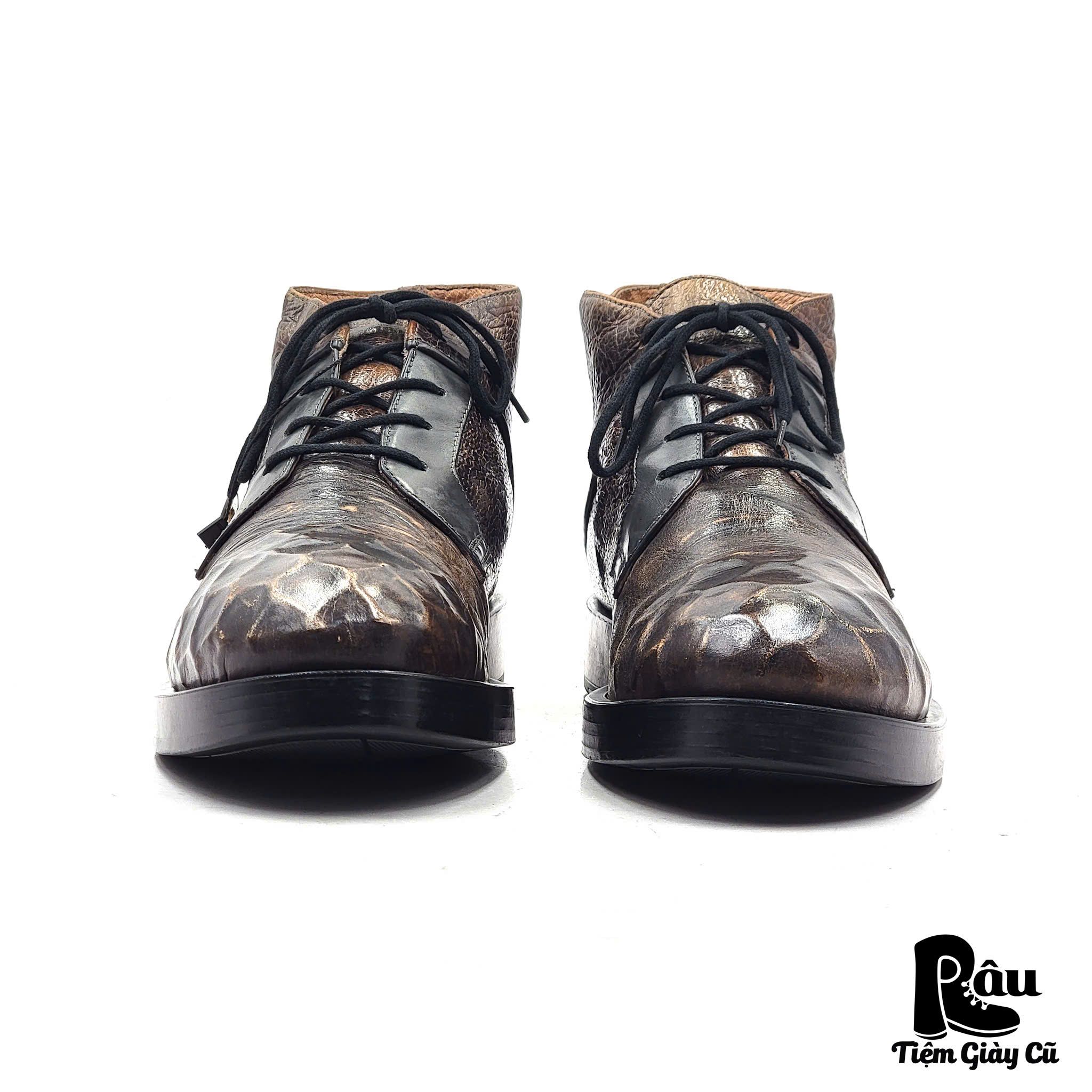  |SIZE 43| VINTAGE ITALIAN EMBOSSED DISTRESSED LEATHER LACE-UP BOOT (IPR SOLE) AX43-8189 