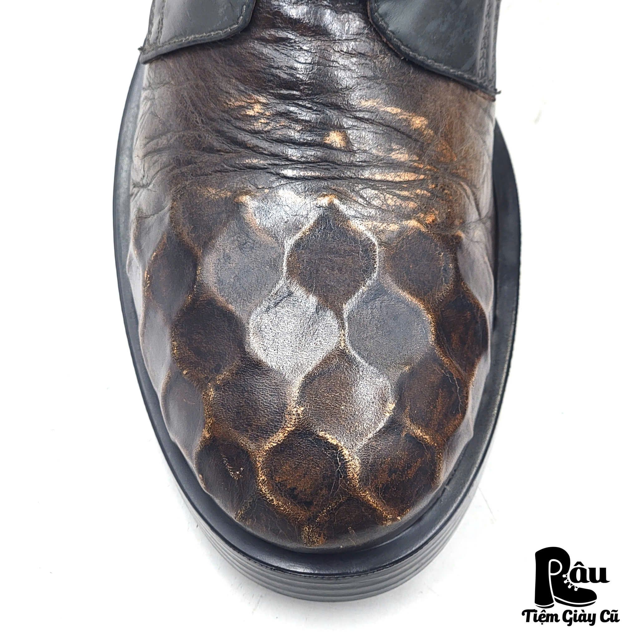  |SIZE 43| VINTAGE ITALIAN EMBOSSED DISTRESSED LEATHER LACE-UP BOOT (IPR SOLE) AX43-8189 