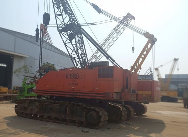 cẩu bánh xích 80 tấn KH300-3 đời 1996