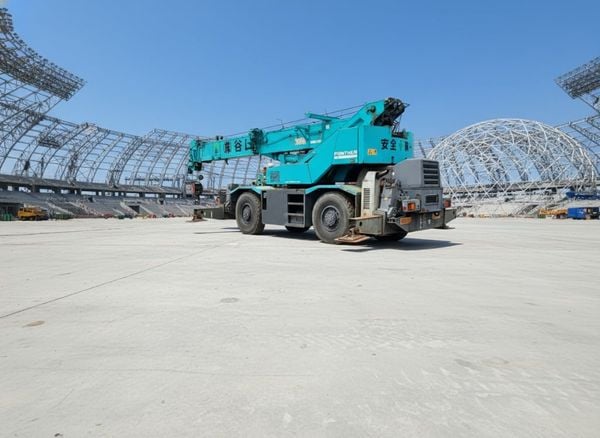 Cẩu lốp cũ 25 tấn KOBELCO RK250-6 đời 2003