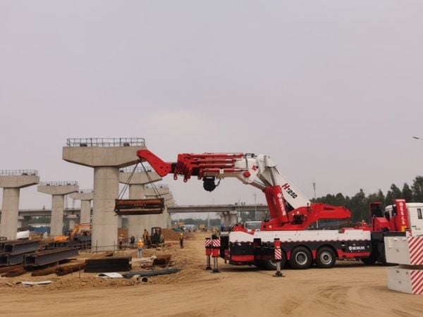 Cẩu gấp SUNHUNK H3480 là dòng cẩu gấp (knuckle boom) siêu trọng
