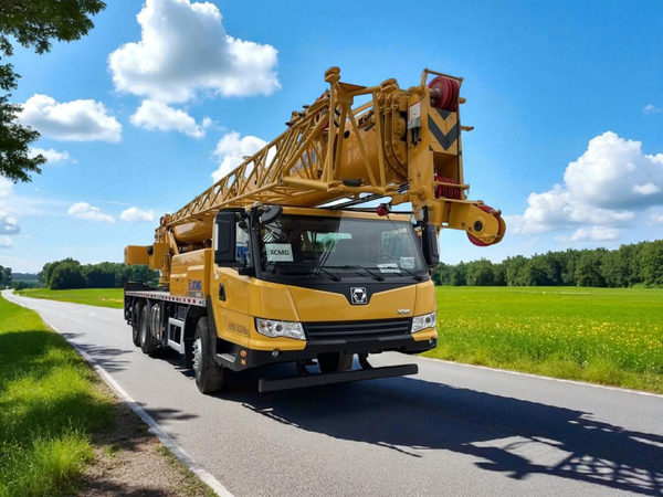 Cẩu bánh lốp 25 tấn XCMG