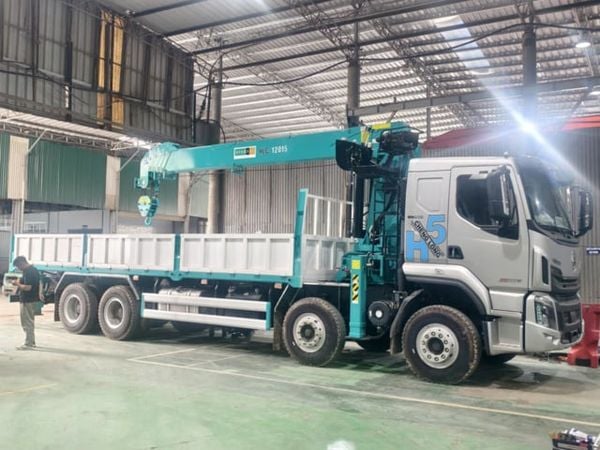 Chenglong 4 chân LZ1310 gắn cẩu Hyundai Everdigm HLC-12015