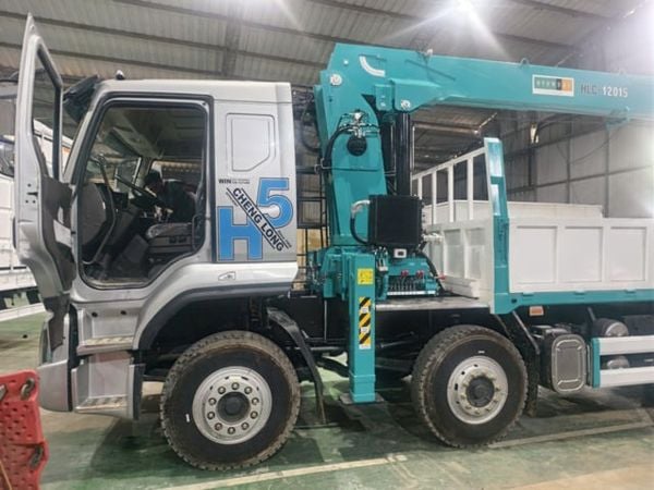 Chenglong 4 chân LZ1310 gắn cẩu Hyundai Everdigm HLC-12015