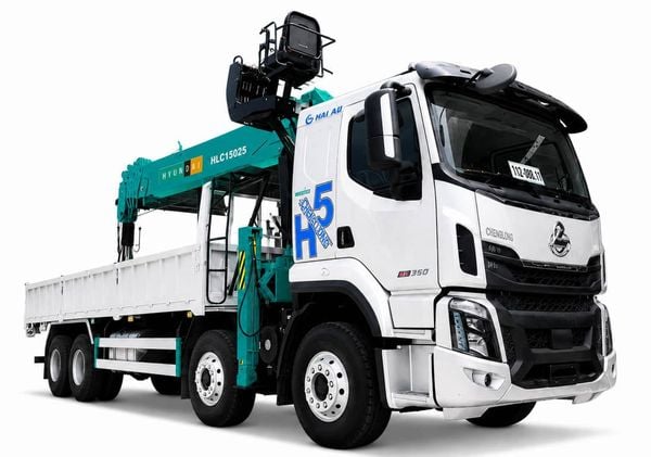 HLC-15026: 15 tấn nhưng tầm với 25,6 m