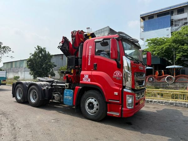Đầu Kéo Gắn Cẩu 12 Tấn Palfinger PK32080C – Isuzu Giga 6x4