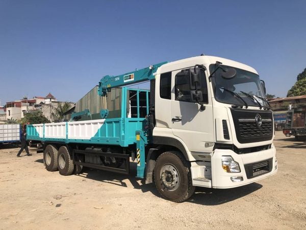Xe 3 chân gắn cẩu Hyundai Everdigm 5 tấn HLC-5014 6x4