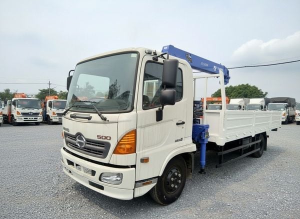 HINO FC9 E5 Gắn Cẩu Tadano 3 tấn