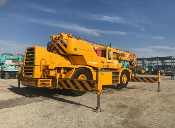 Báo giá cẩu lốp Kato 50 tấn KR50H