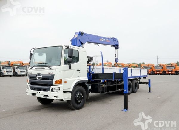 xe cẩu tự hành 8 tấn Hino FM8JW7A Dongyang SS2036