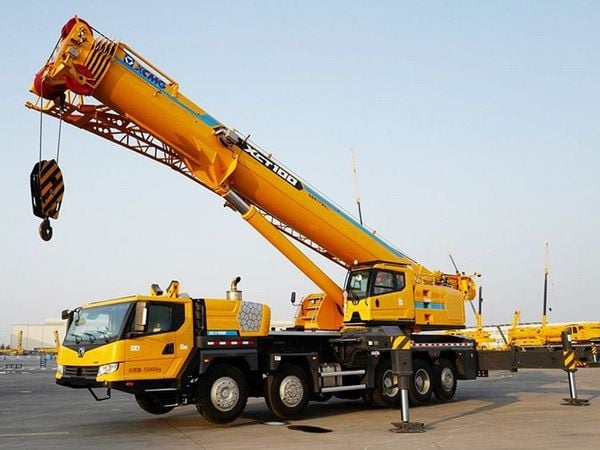 Cẩu lốp 100 tấn XCT100