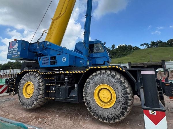 XE CẨU BÁNH LỐP 100 TADANO