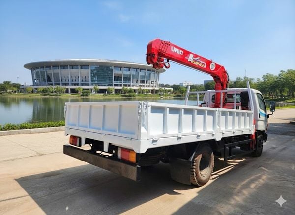 Xe Hyundai gắn cẩu 3 tấn thùng 4m