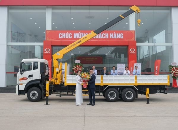 Xe Dongfeng gắn cẩu Soosan 8 tấn SCS746L