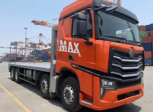 Xe Nâng Đầu Chở Máy Công Trình HOWO MAX 4 Chân
