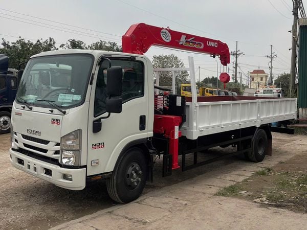 Xe tải gắn cẩu 3 tấn Isuzu NQR URV375