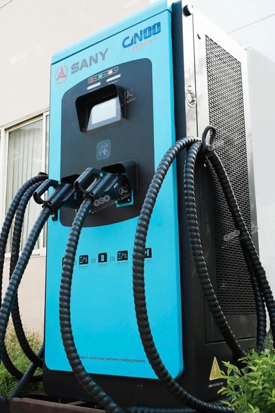 Đầu kéo điện Sany 425 EVJL425CG64