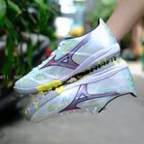  Giày Bóng Đá Cỏ Nhân Tạo Mizuno Alpha Elite Trắng Đế Xám Vàng TF 