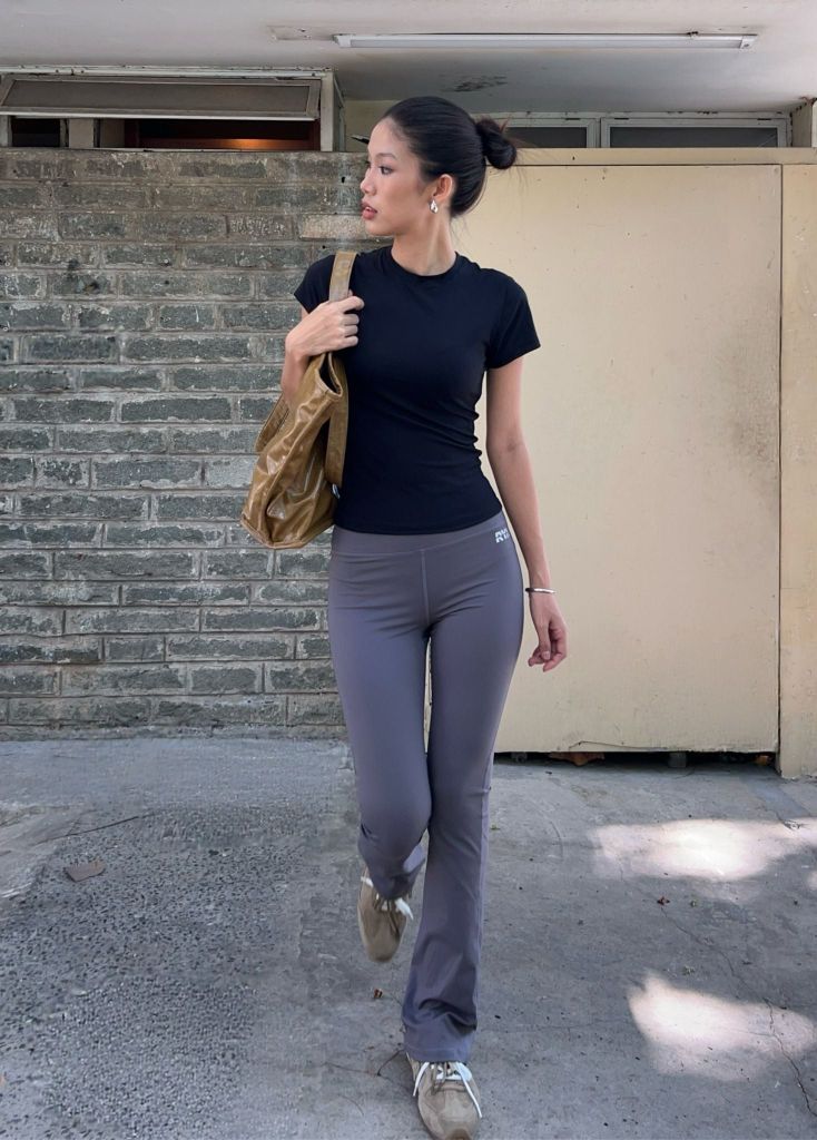 Áo tay ngắn EASY SHORTSLEEVEES TOP Black