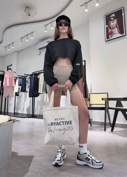  Áo thun YOLO CROPPED TEE Black 