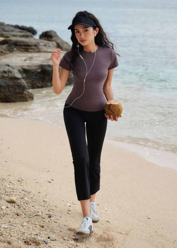 Quần OUTLINE MEDIUM FLARED LEGGING Black