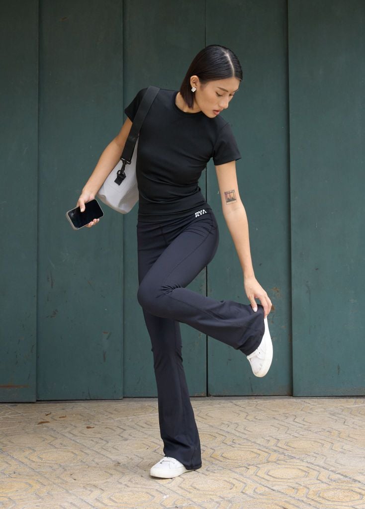 Áo tay ngắn EASY SHORTSLEEVEES TOP Black