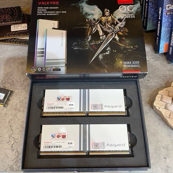 RAM DDR4 Asgard Valkyrie 8GBX2 16GB WHITE USED