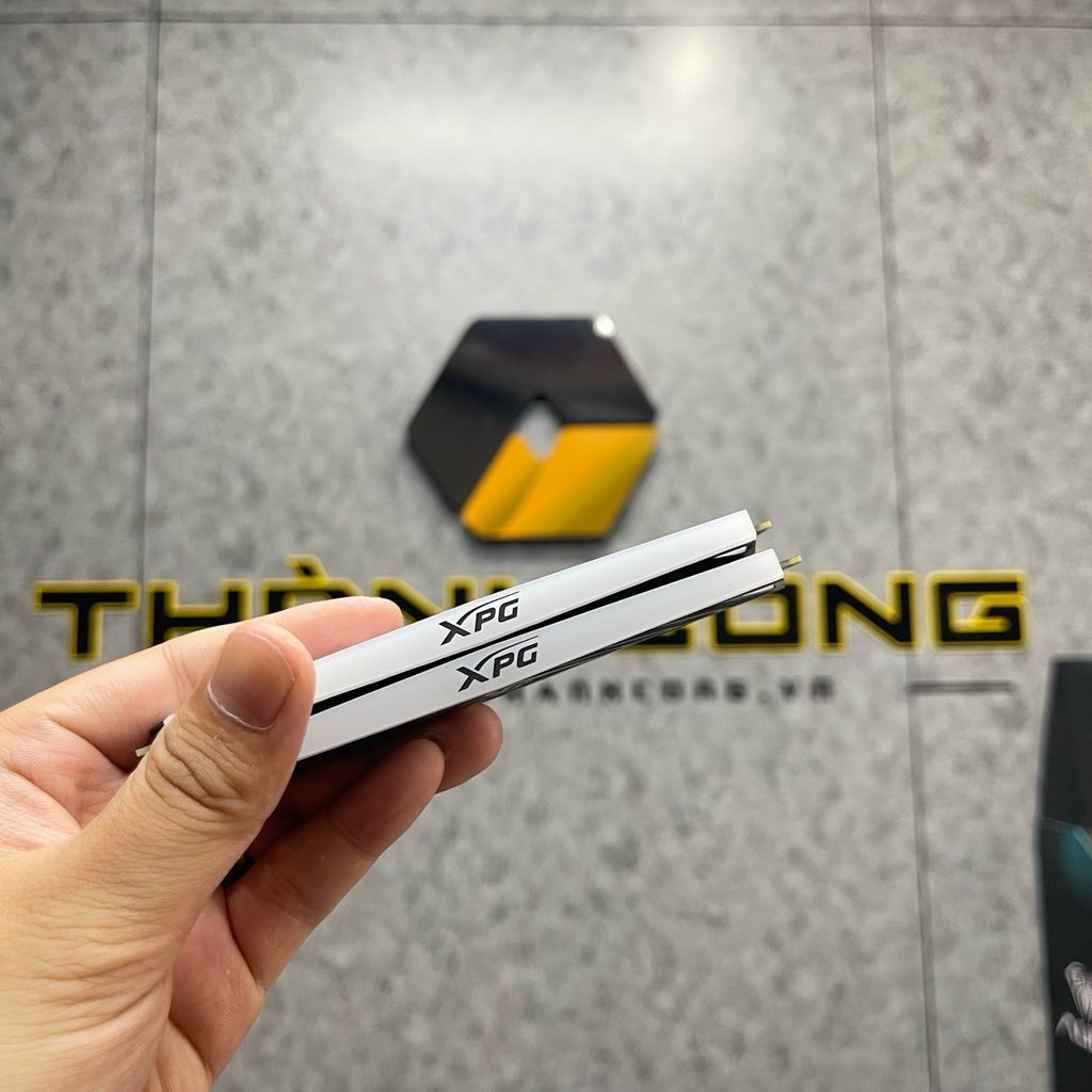 RAM DDR4 16GB ADATA XPG Spectrix D41 Buss 3200 GREY RGB BH 2028