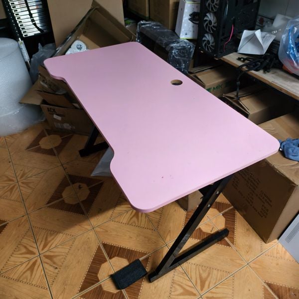 Bàn Chữ Z Gaming Mặt Gỗ (Hồng) USED