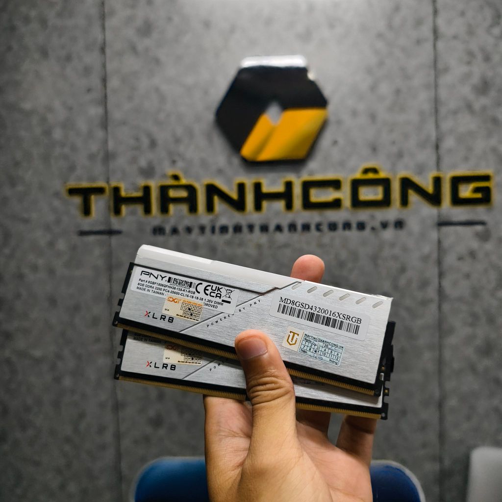 RAM DDR4 PNY XLR8 Gaming 8GB 3200MHz RGB Silver USED