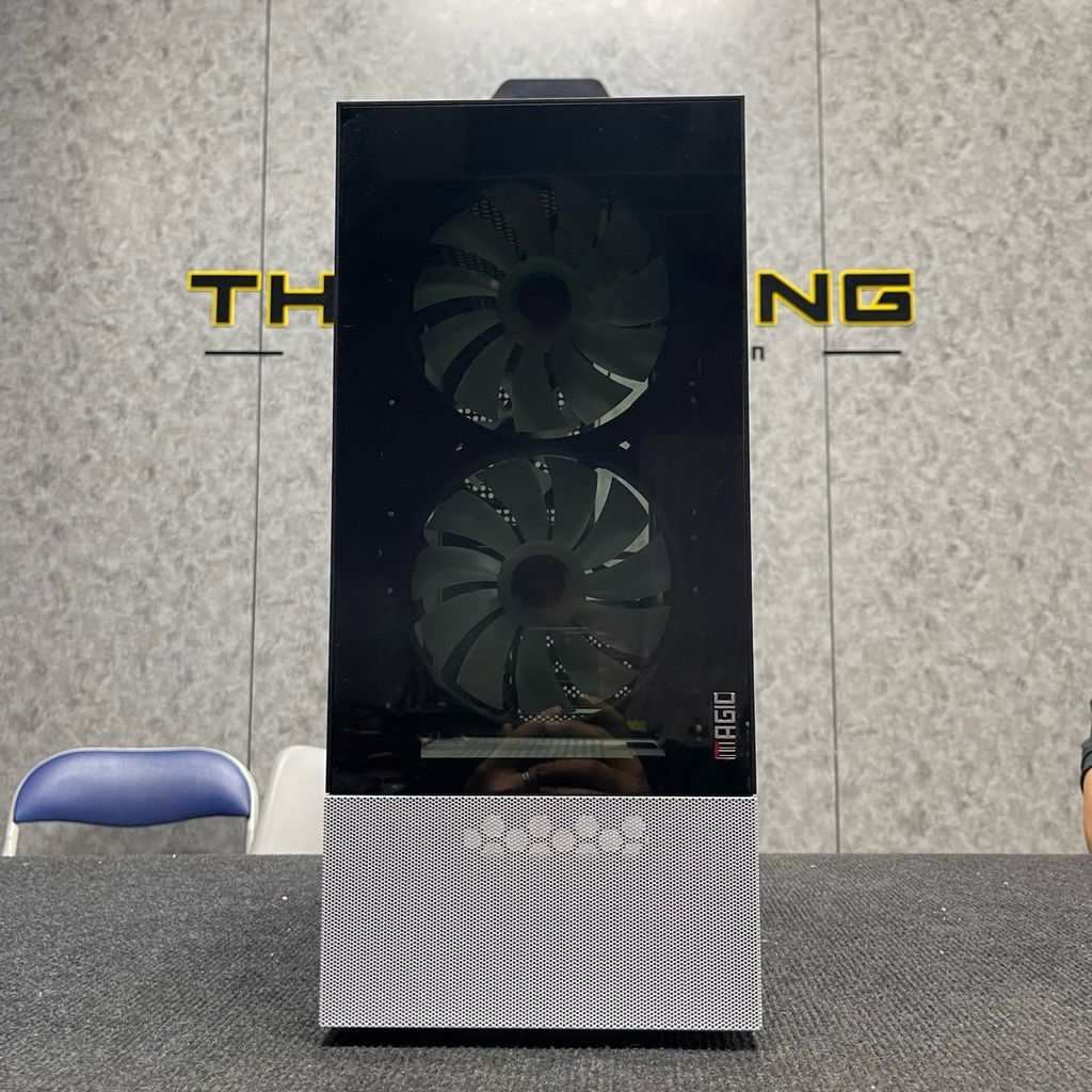 Case Magic GM-04 AIR BLACK AND WHITE GLASS 3F ATX USED